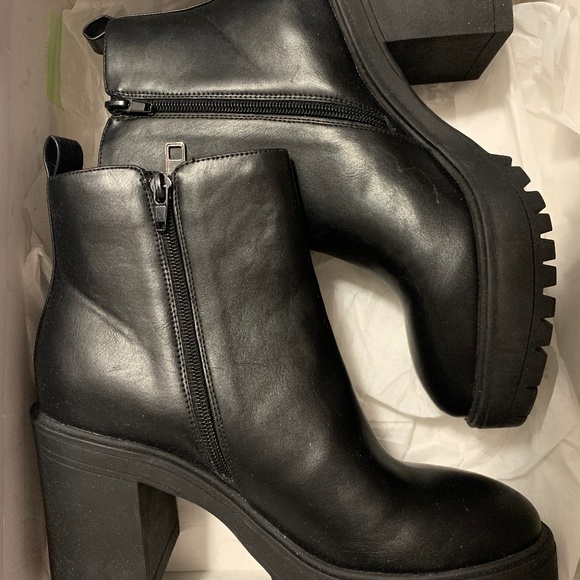 BNIB Steve Madden Boots Turbo S7.5 - Picture 2 of 4